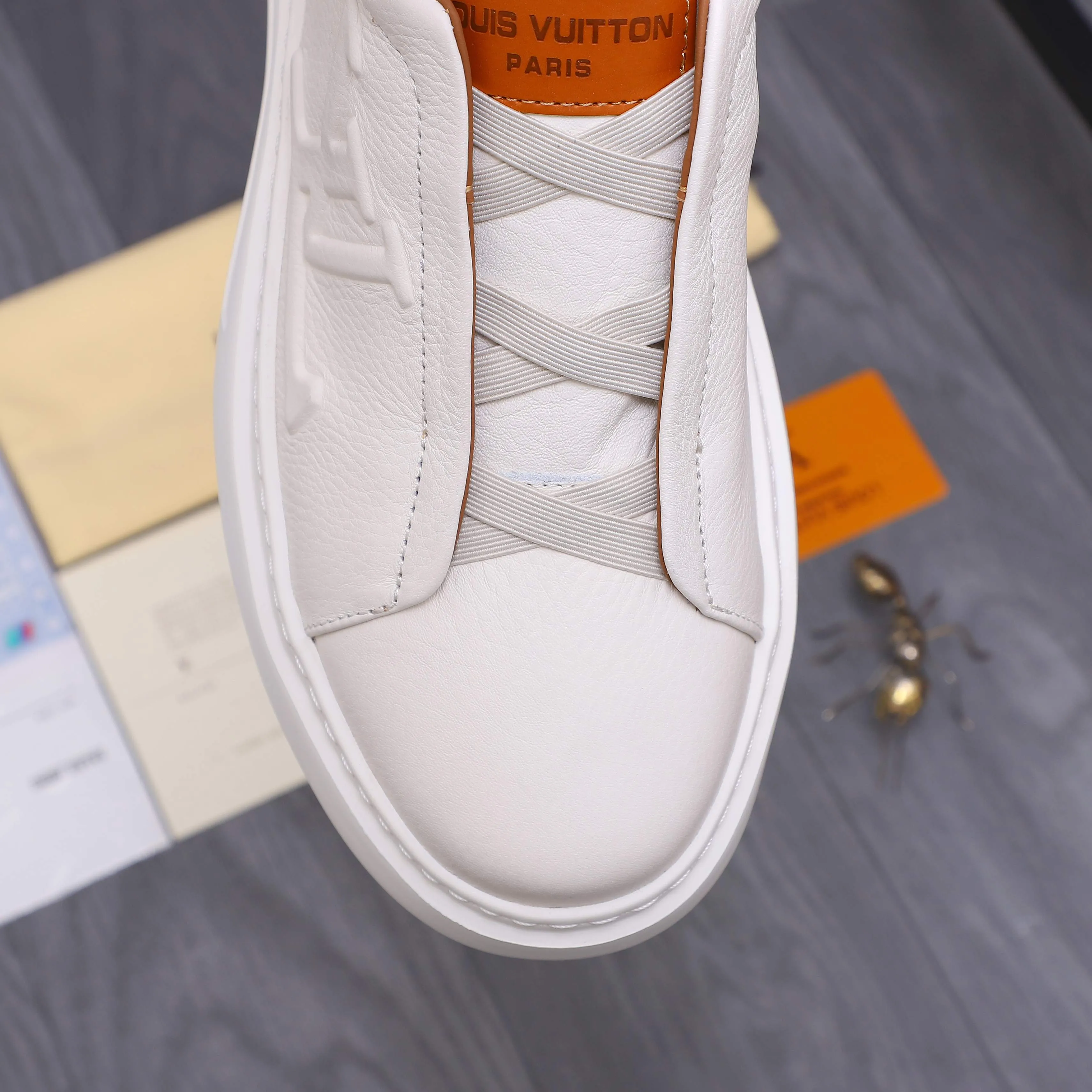 Men's shoes 💰p480 Product trademark: LV "Louis Vuitton" business casual men's shoes Regular size: 38-44 Product material: Selected high-quality pebbled cowhide upper, cowhide lining, rubber outsole